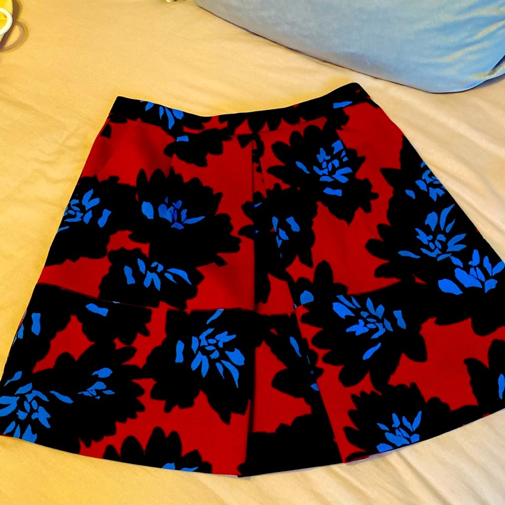 J Crew printed skirt. Excellent preowned condition. Size 2.